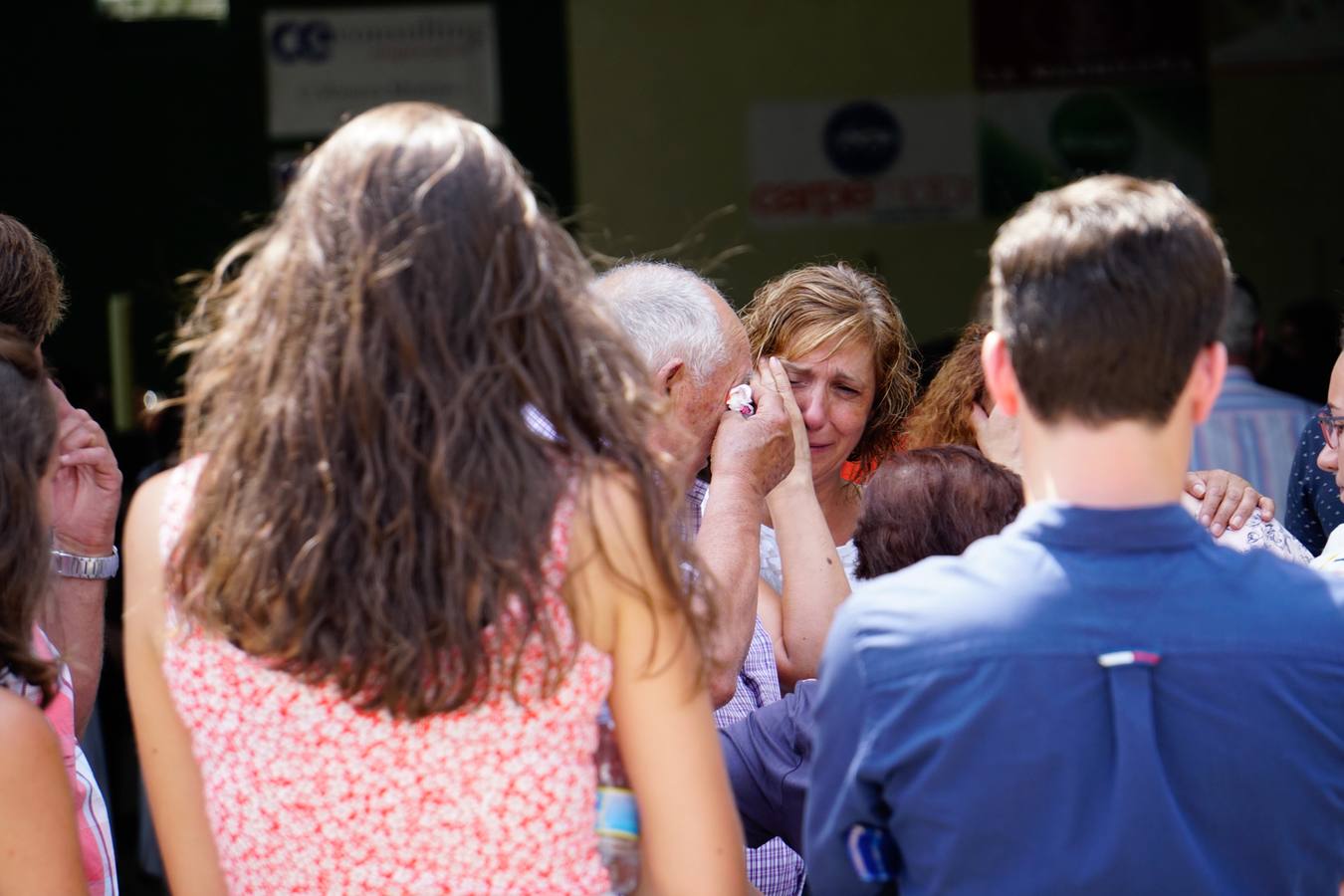 Los jóvenes regresaban de las fiestas del municipio de Santa Inés, dentro de la pedanía de Galisancho | El pabellón municipal de deportes del municipio acogió desde primera hora de la tarde del domingo la capilla ardiente con los féretros de las víctimas