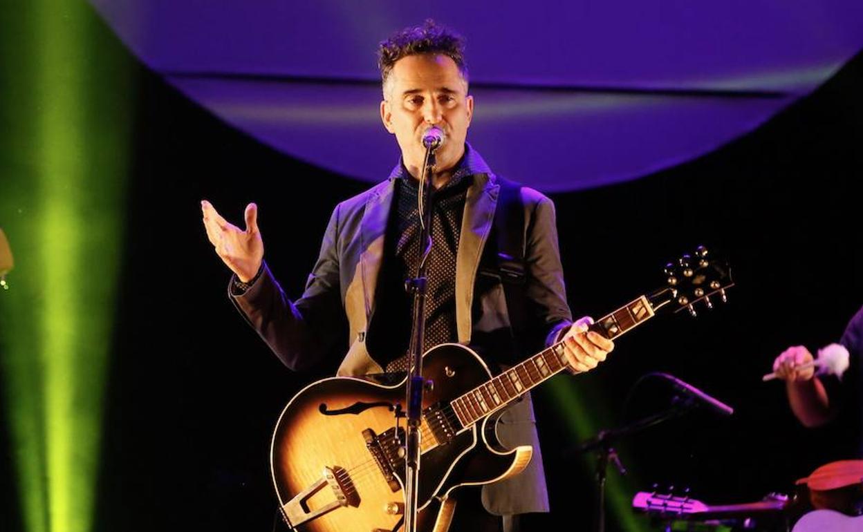 Jorge Drexler, durante un concierto en el Teatro Carrión de Valladolid. 