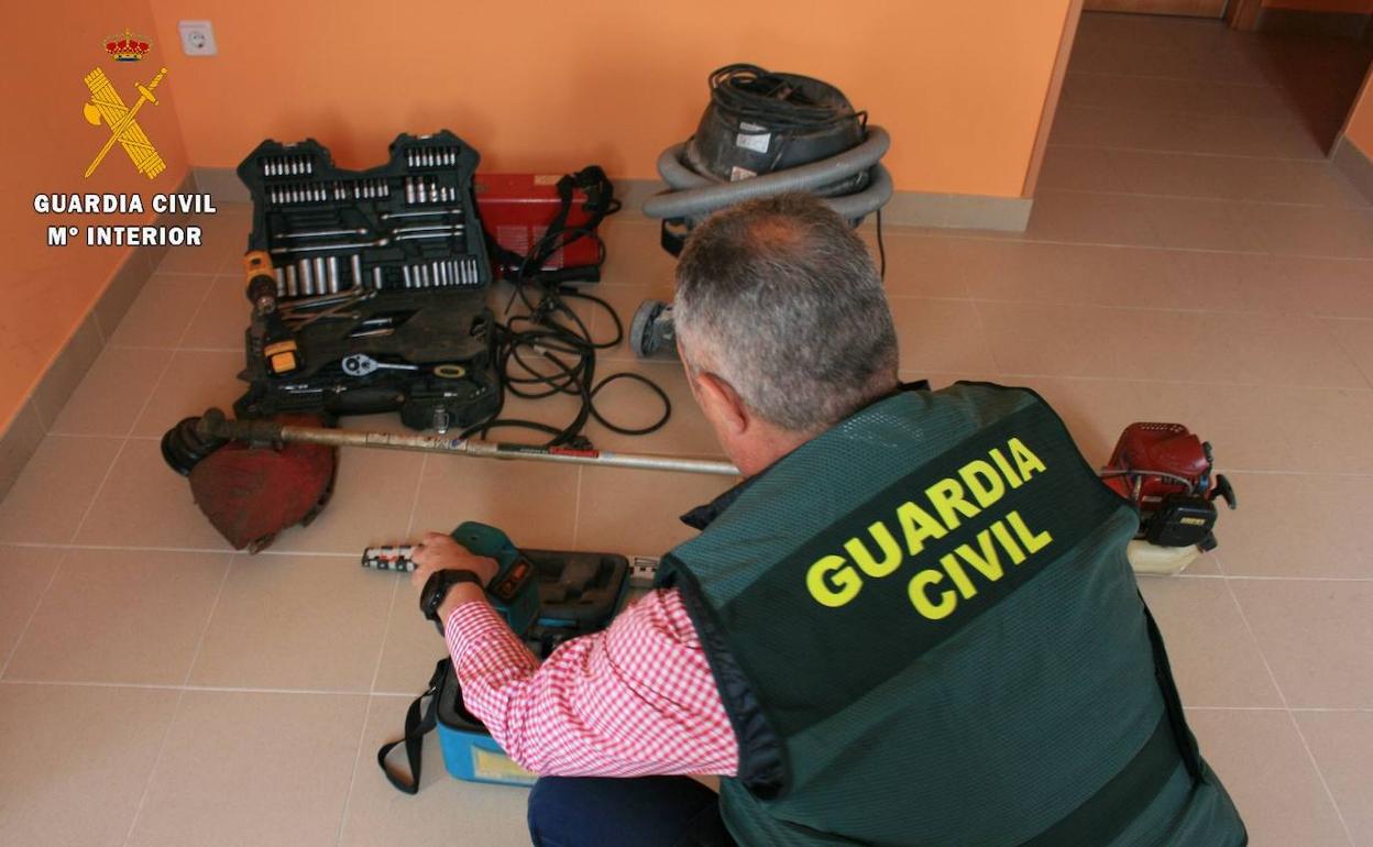 Quince detenidos de una red que robaba en fincas y naves, y lo almacenaban en Monzón y Torquemada