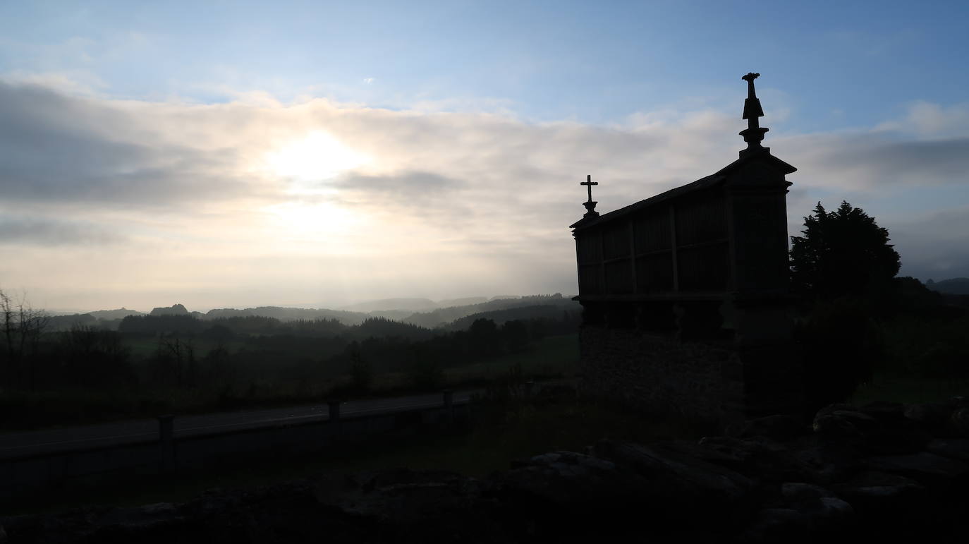 Naturaleza, cultura y amistad convergen en la peregrinación hacia Santiago de Compostela