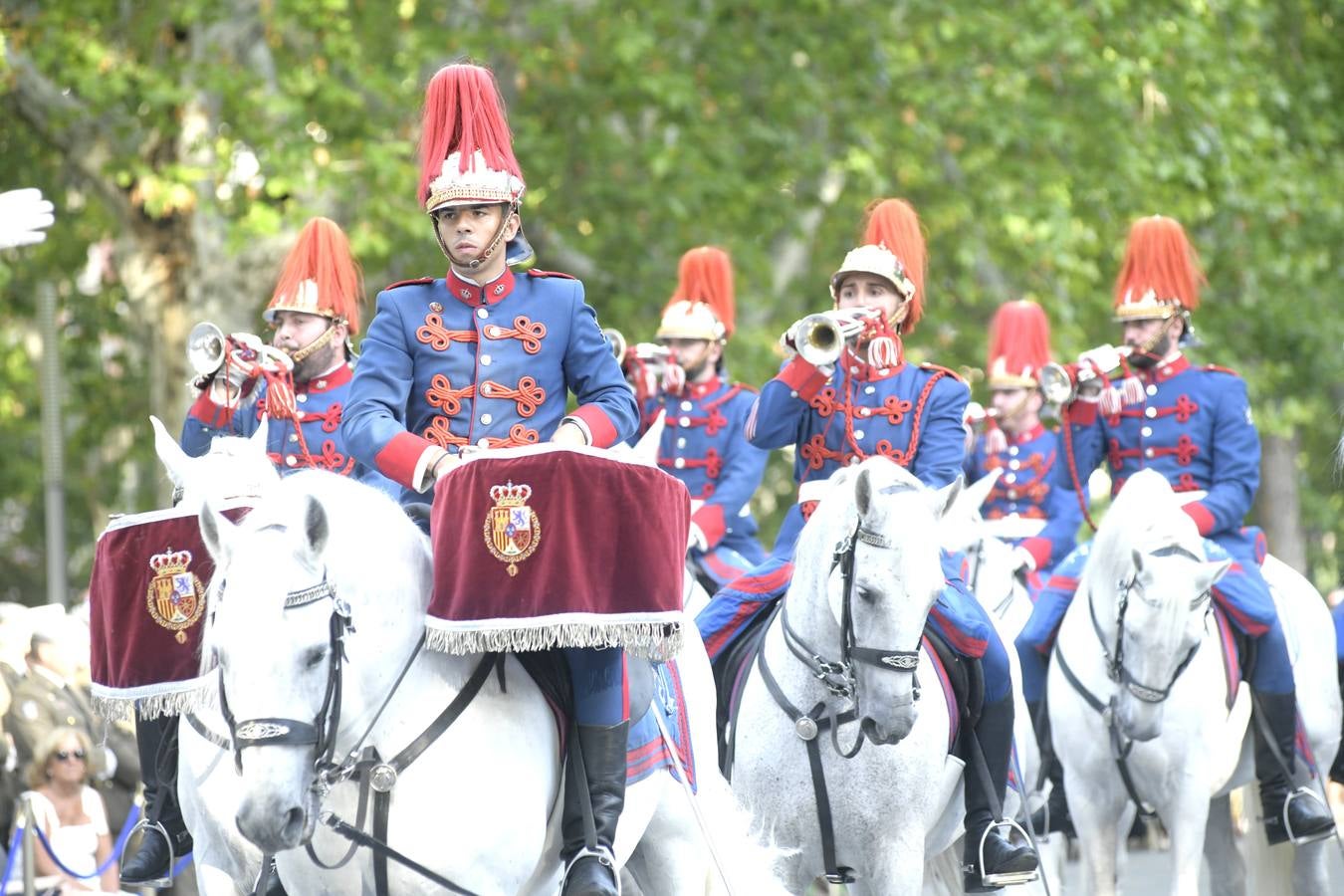 La Guardia Real y militares de Farnesio, Villaviciosa y la Academia salen a la Acera de Recoletos