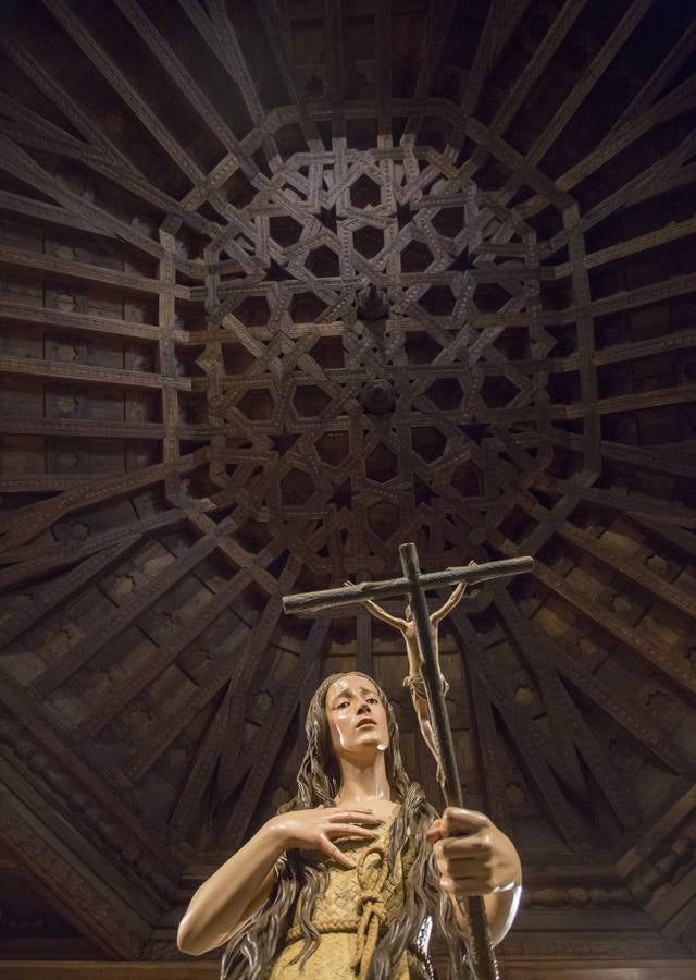 El Museo se ha visto desbordado cuando la dirección decidió abrir por la noche dos jueves de este mes | Extiende a dos jueves de agosto y varios días de septiembre la ruta guiada por sus 24 artesonados tras registrarse más de 150 personas en el ciclo 'Aunque sea de noche'