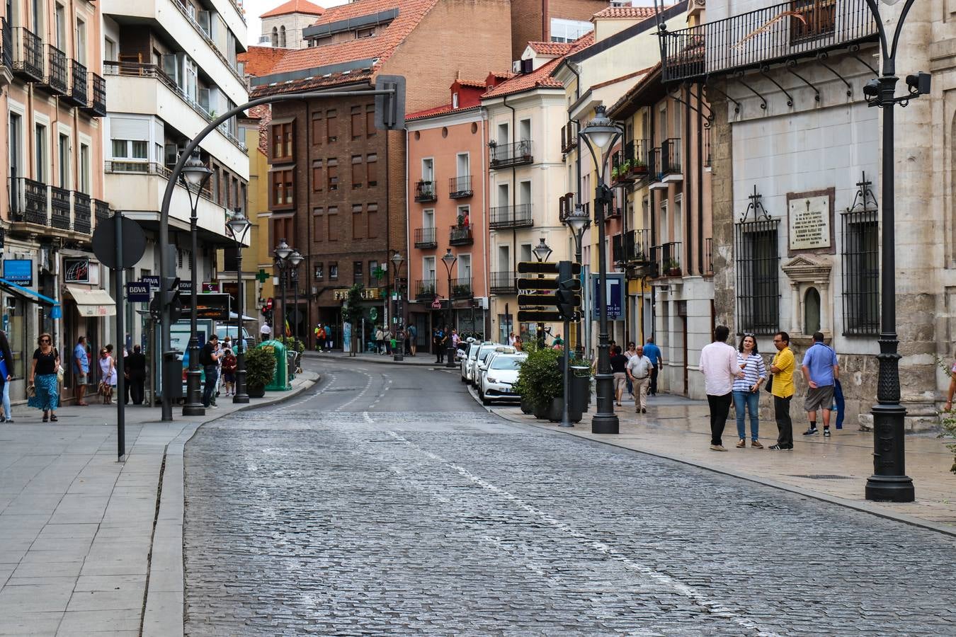 El Ayuntamiento advierte de que la medida puede prolongarse salvo que las anuncias lloviznas despejen la polución 'in extremis'