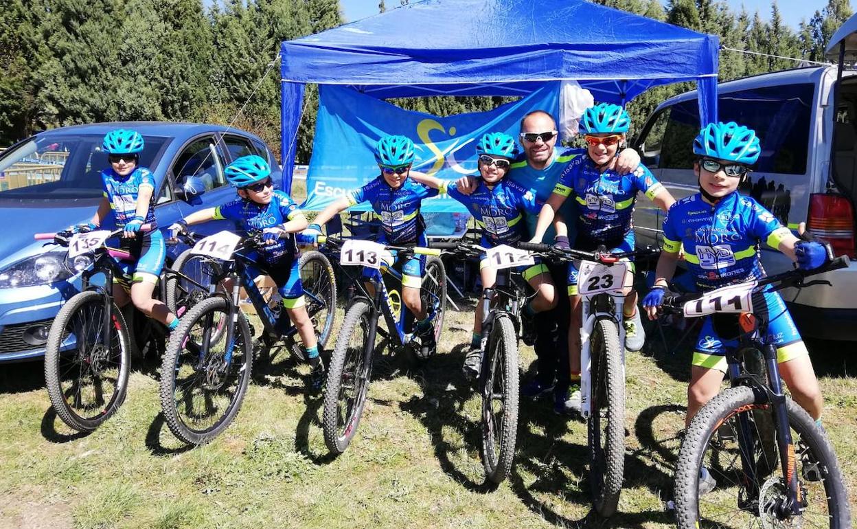Una decena de jóvenes ciclistas representarán mañana a la Escuela de Ciclismo Salmantina en Ávila