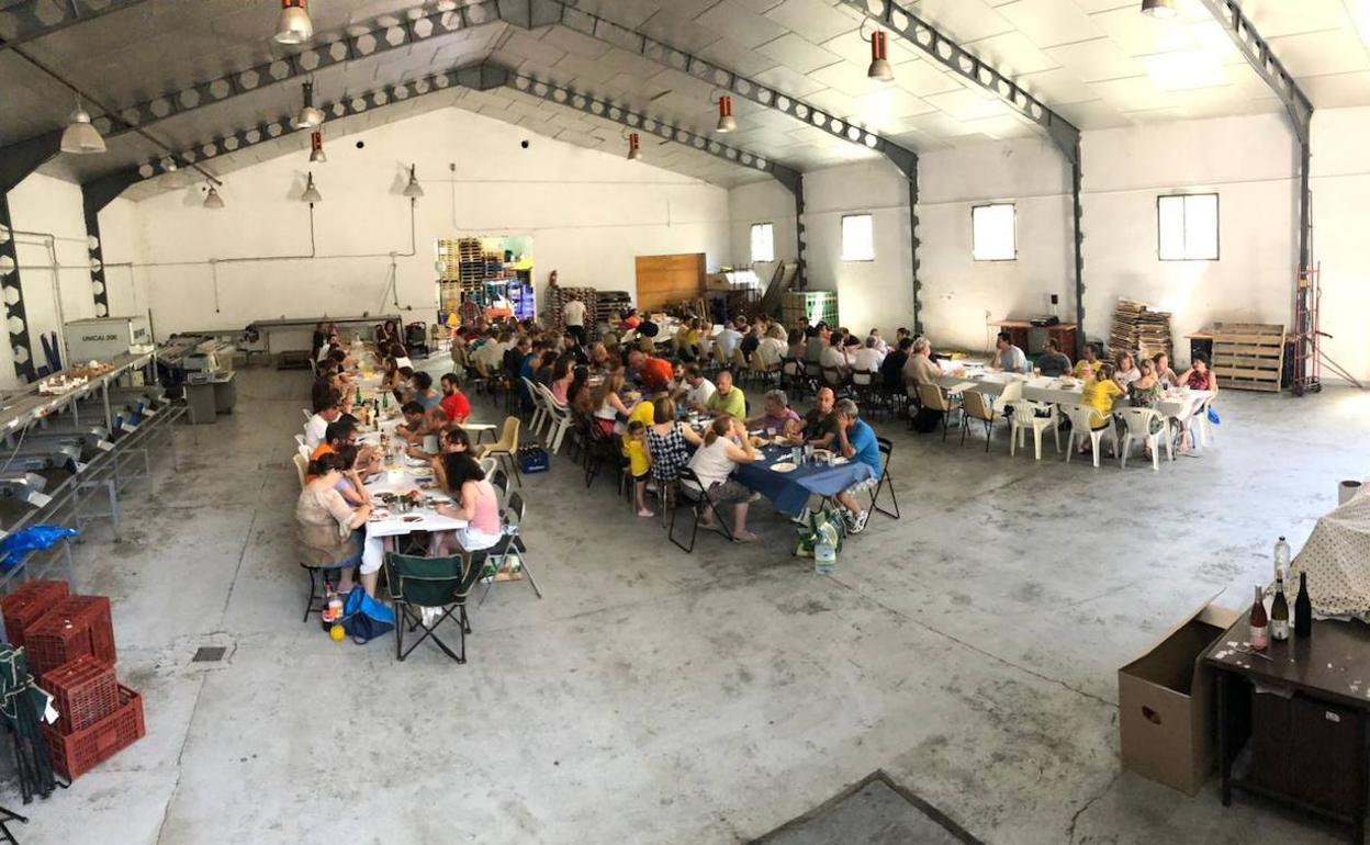 Un total de 120 personas se dieron cita en la cooperativa para disfrutar de la comida de fiestas.