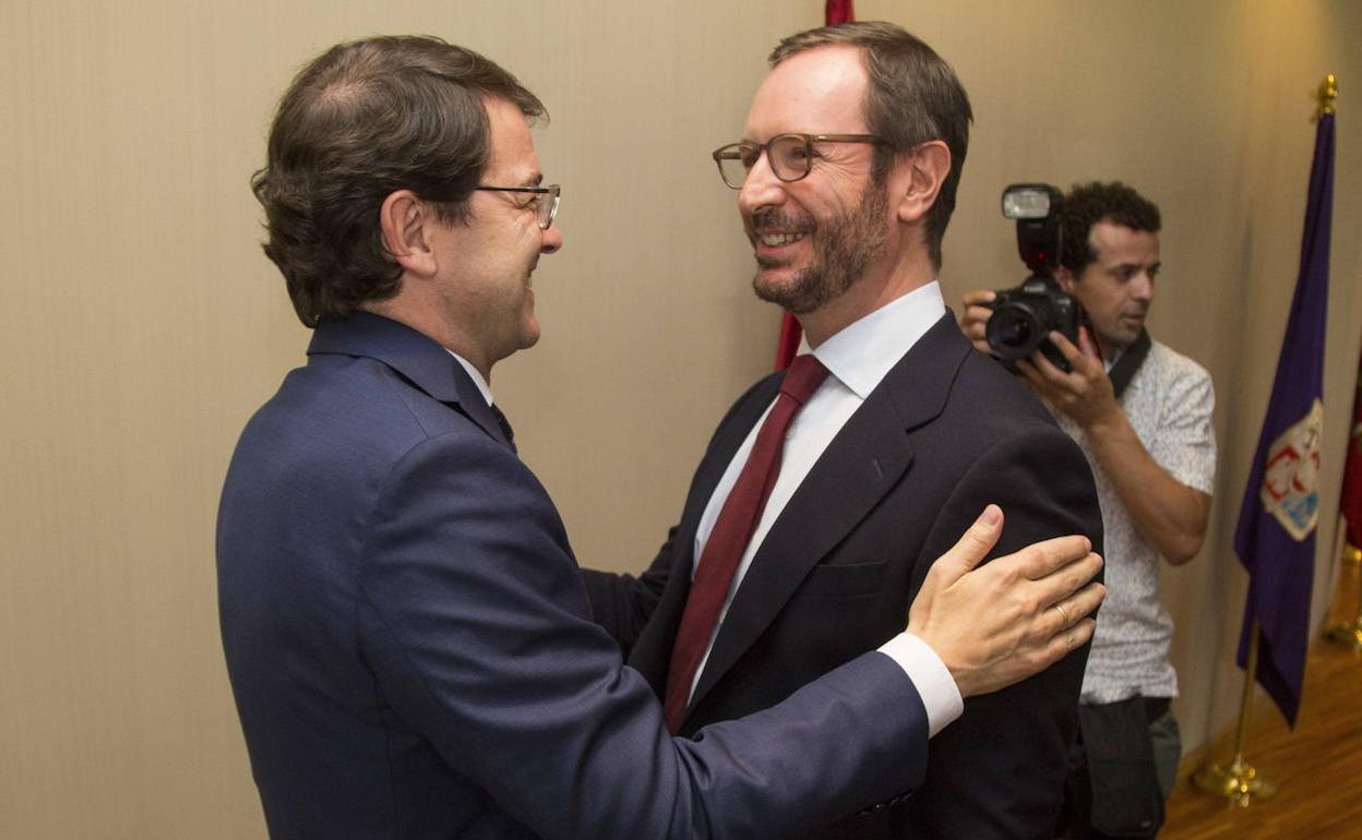 Javier Maroto durante la elección de senadores en representación de Castilla y León.