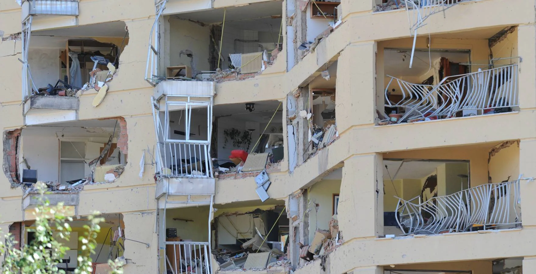 El 29 de julio de 2009, una furgoneta bomba con unos 200 kilos de explosivos colocada por la banda terrorista ETA en las traseras de la casa-cuartel de la Guardia Civil, explotó a las cuatro de la madrugada, provocando heridas, la mayoría leves a 60 personas y cuantiosos daños materiales