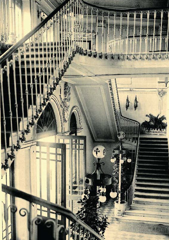 Escalera principal.