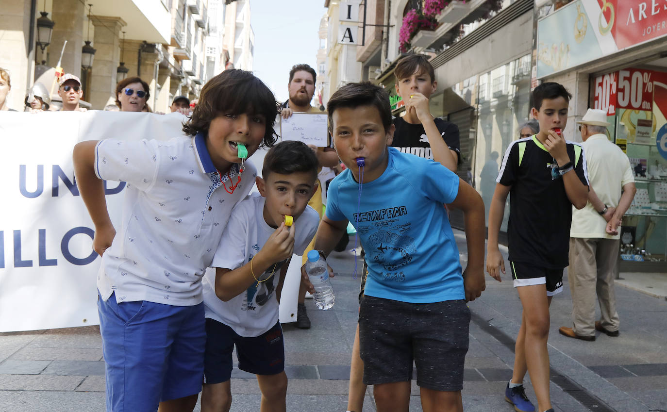 Fotos: Monzón se manifiesta por su castillo