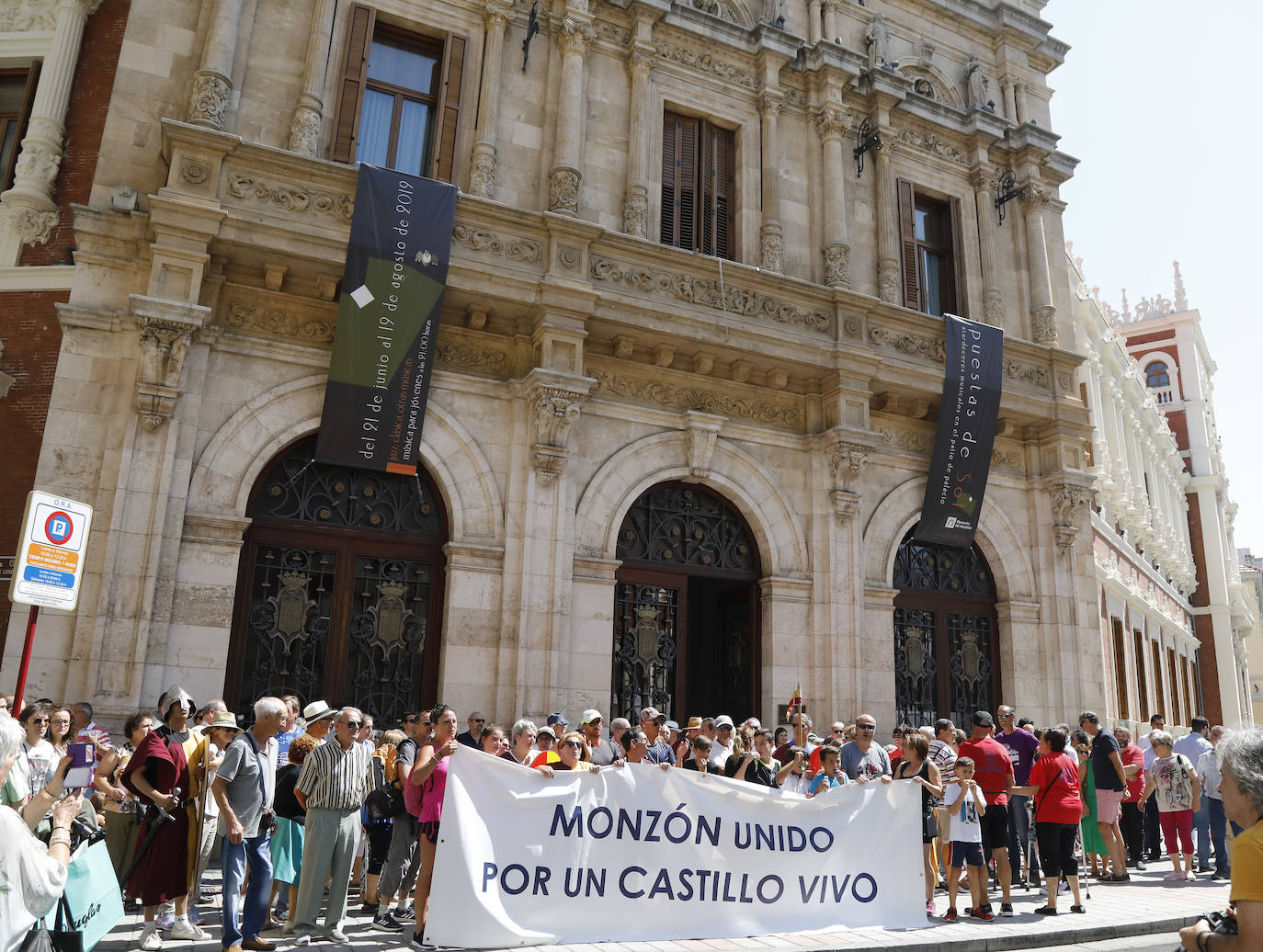 Fotos: Monzón se manifiesta por su castillo