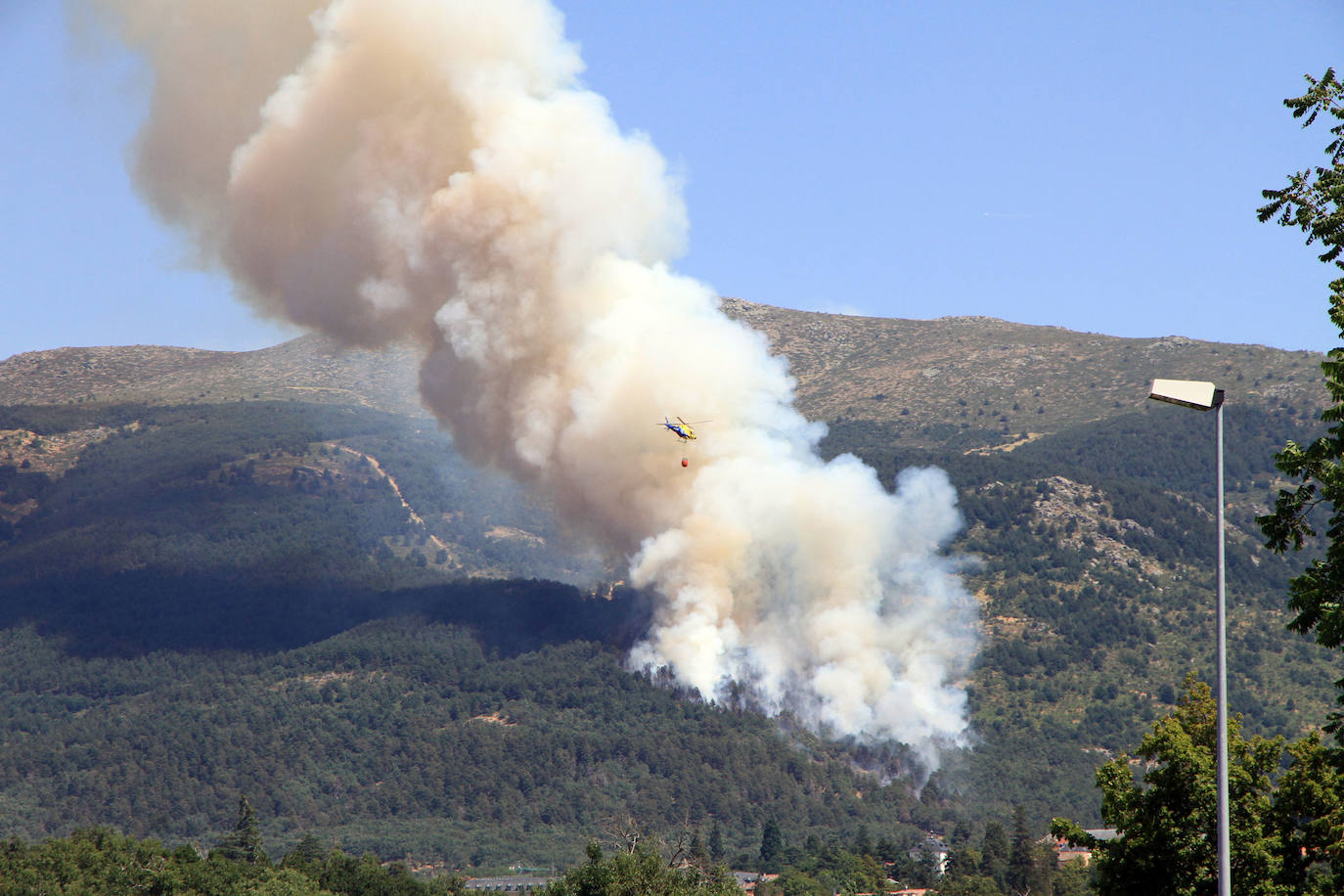 Fotos: LAS LLAMAS DEVORAN GUADARRAMA