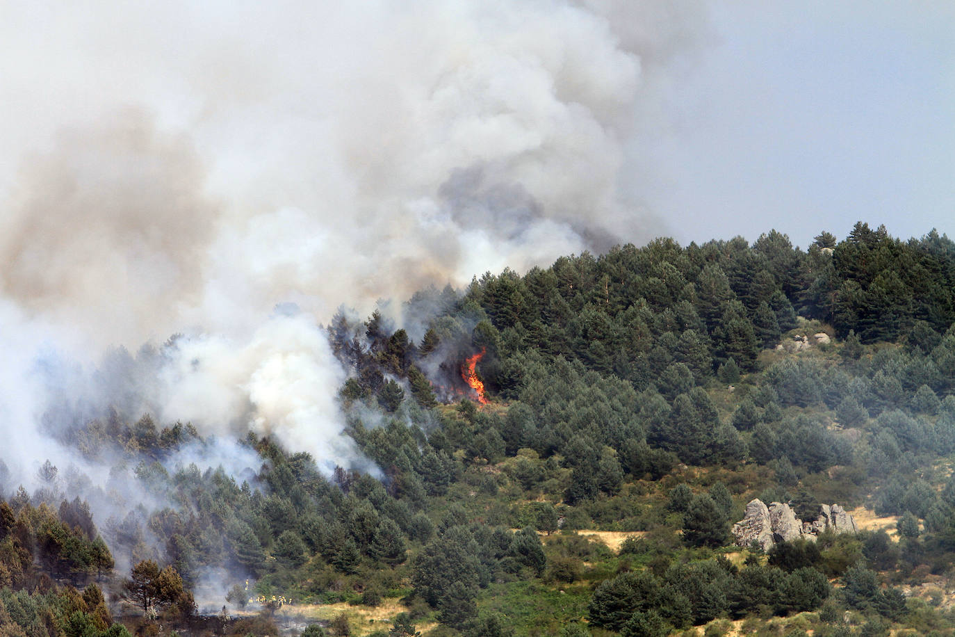 Fotos: LAS LLAMAS DEVORAN GUADARRAMA