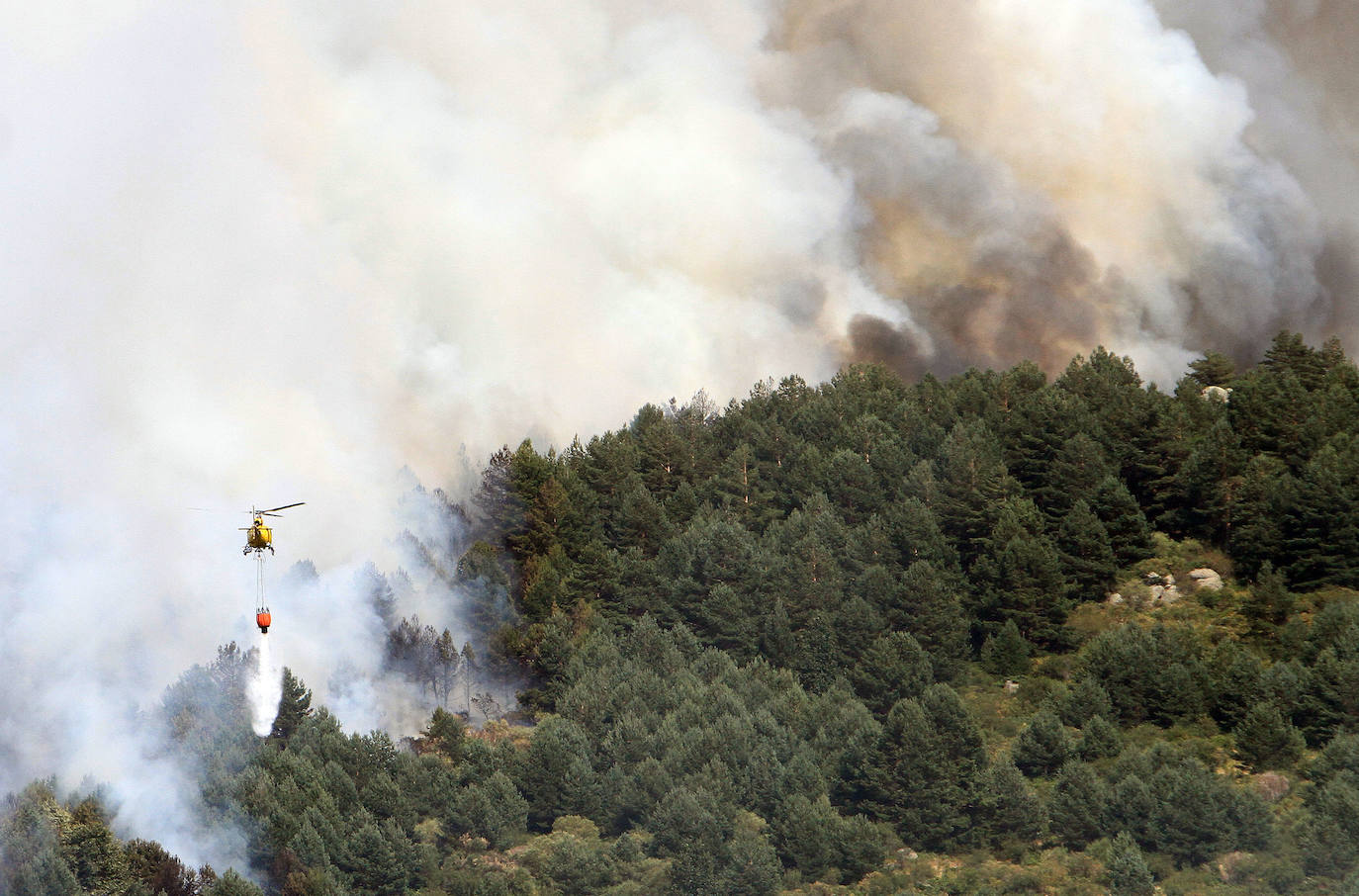 Fotos: LAS LLAMAS DEVORAN GUADARRAMA