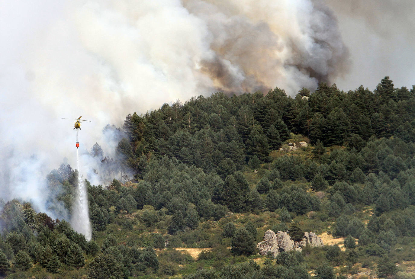 Fotos: LAS LLAMAS DEVORAN GUADARRAMA