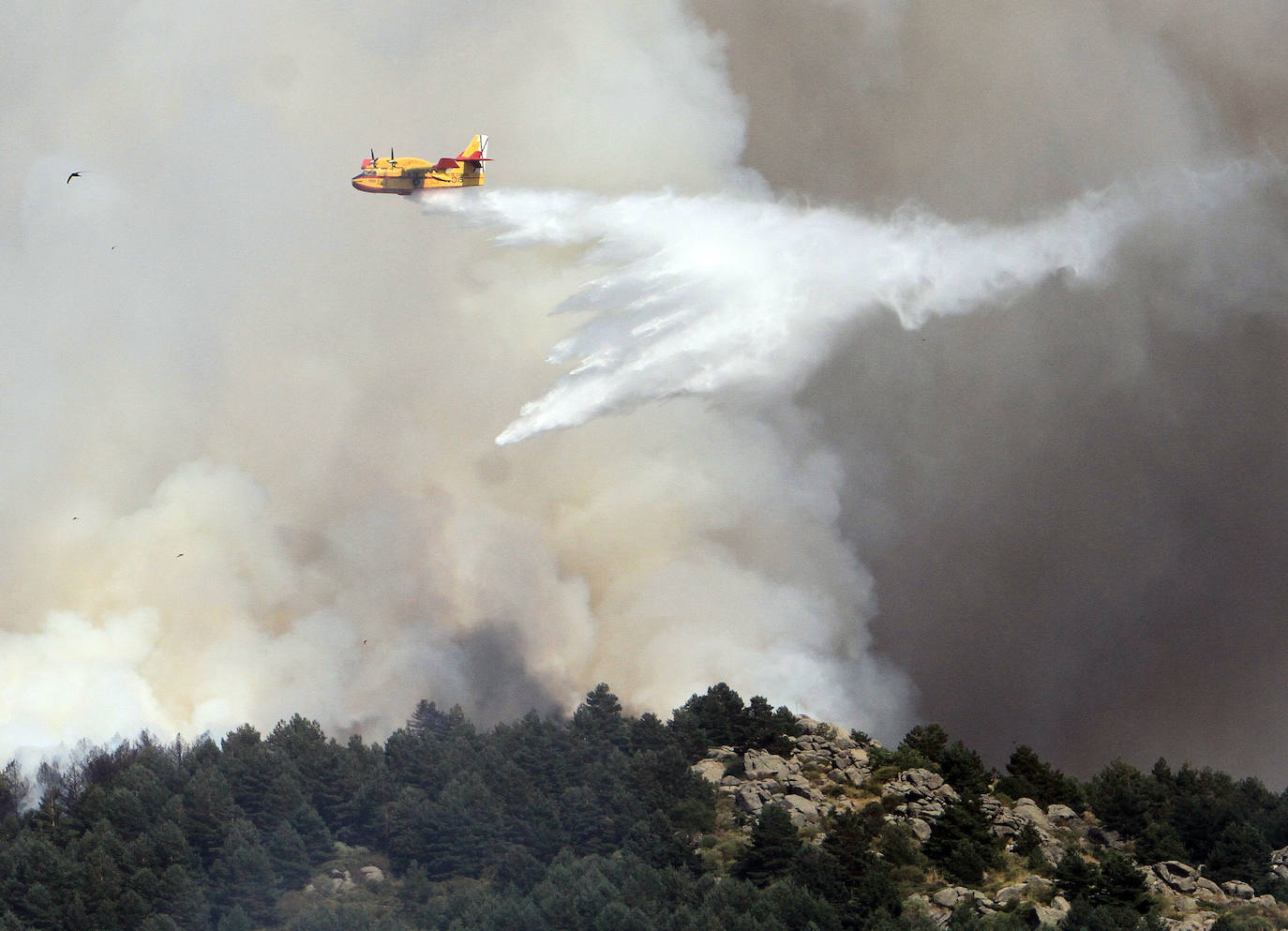 Fotos: LAS LLAMAS DEVORAN GUADARRAMA