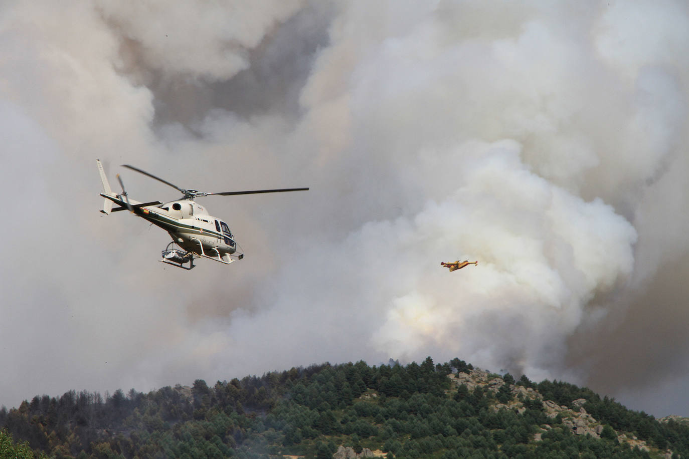 Fotos: LAS LLAMAS DEVORAN GUADARRAMA