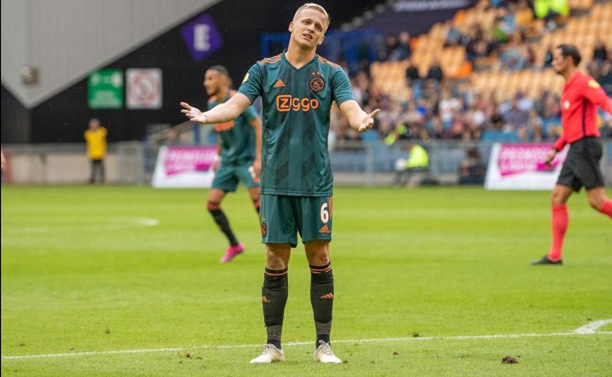 Donny van de Beek durante el partido contra el Vitesse.