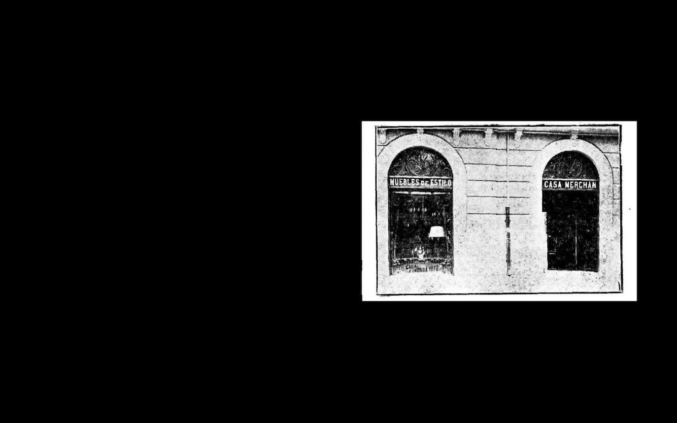 Escaparate de la tienda de muebles Merchán. 