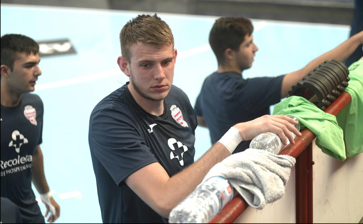 Robin Dourte, en el entrenamiento de ayer junto con sus nuevos compañeros en el Recoletas Atlético. 