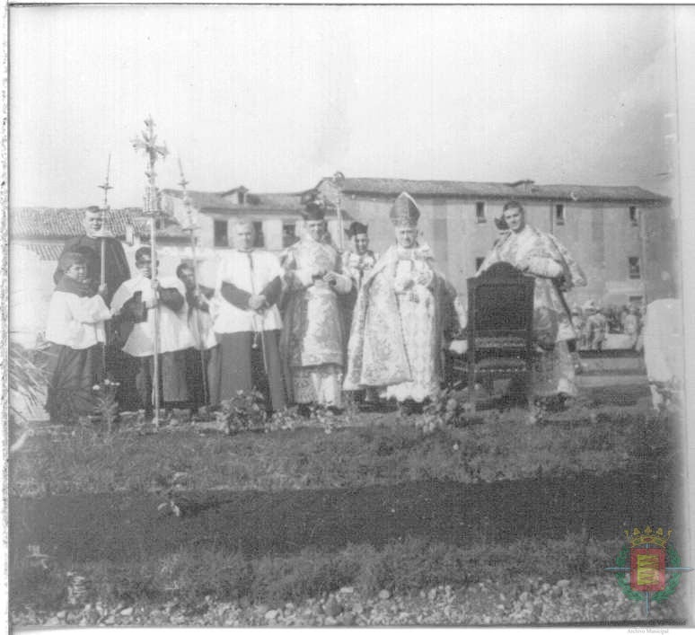 Colocación de la primera piedra de la Academia de Caballería. 