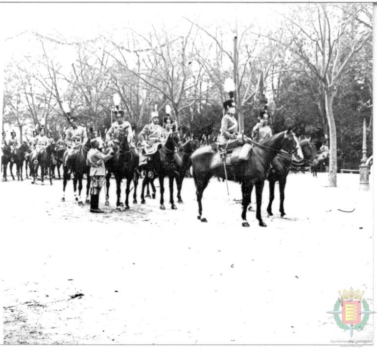 La reina, a caballo, en el Campo Grande.