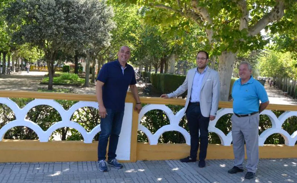 Ramón Sastre, Marcos Iglesias y José Manuel Jerez, ayer en la Glorieta. 