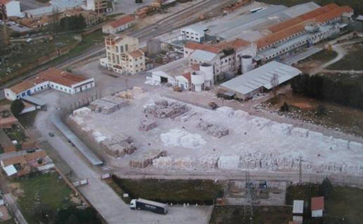 La papelera del grupo Sarrió en Almazán busca opciones para modernizar la empresa