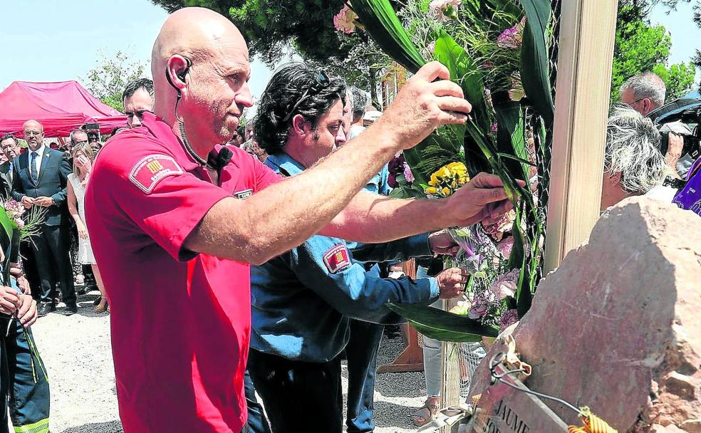 Josep Pallàs participa en el homenaje que se rindió el 21 de julio a los bomberos muertos en el incendio de Horta de Sant Joan. 