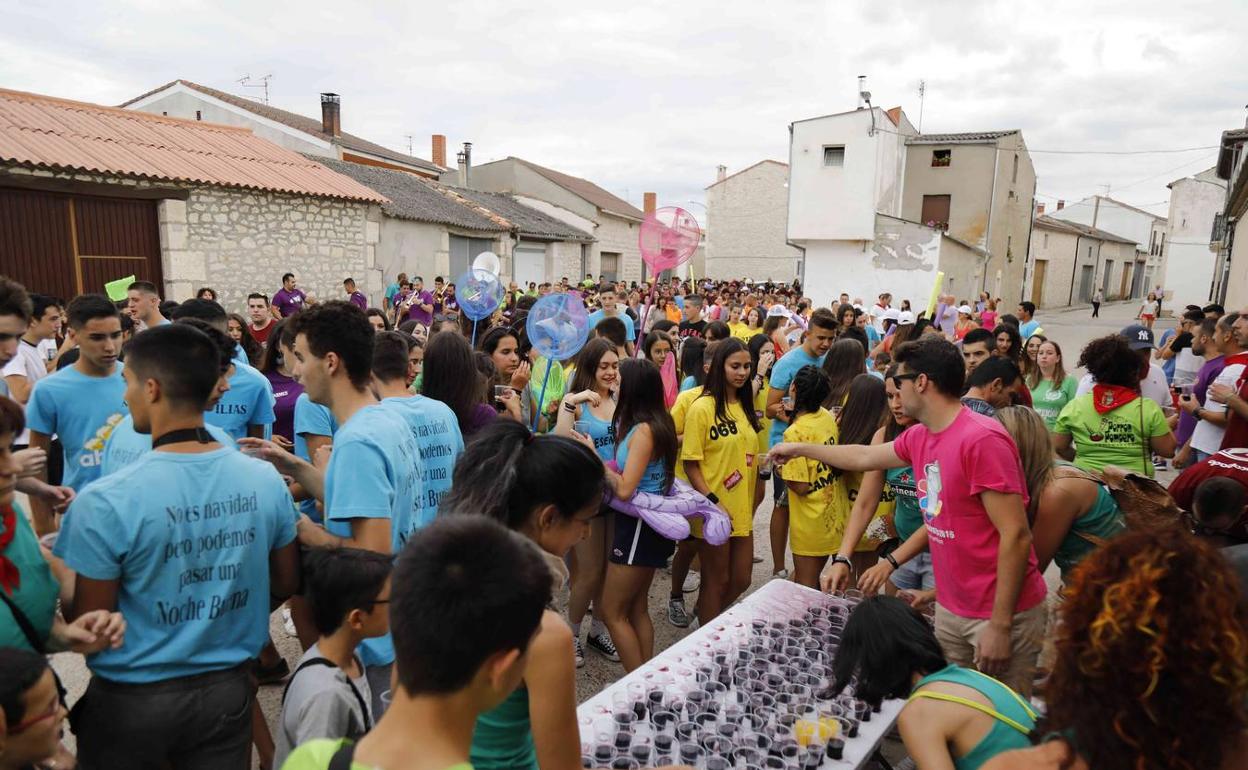 Los peñistas disfrutan del arranque de las fiestas.