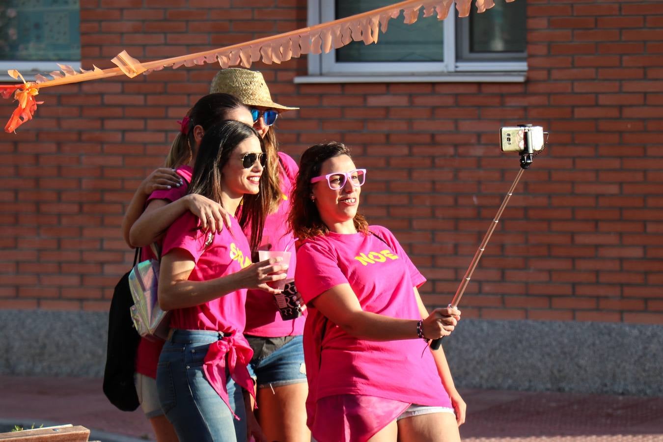 Fotos: Desfile de peñas en La Overuela