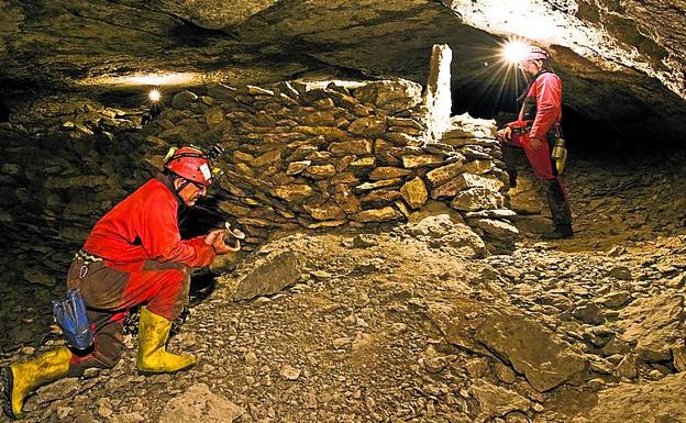 Se han documentado 27 cavidades con interés arqueológico.