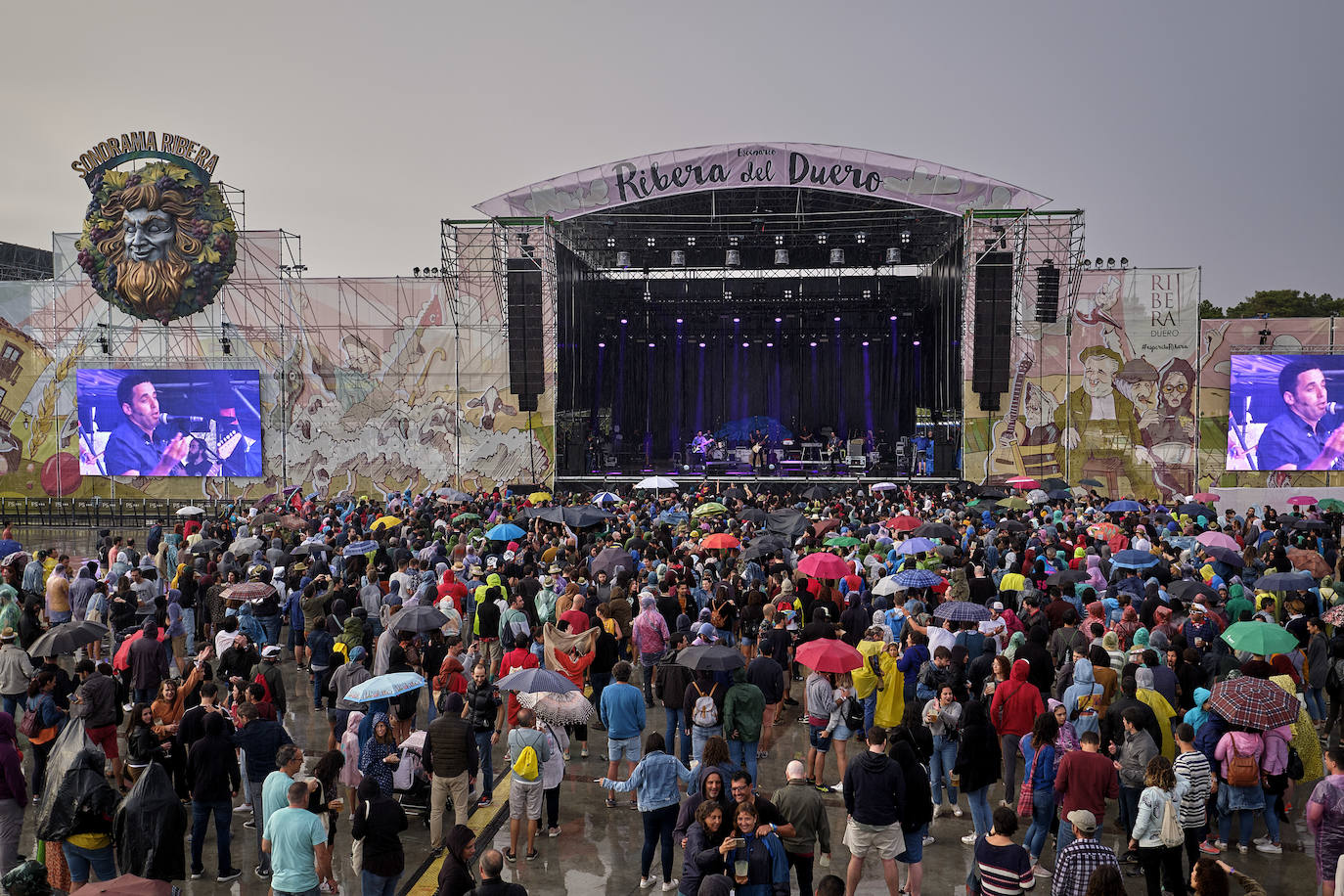 Fotos: La lluvia no puede con la jornada del viernes del Sonorama 2019, 1 de 6