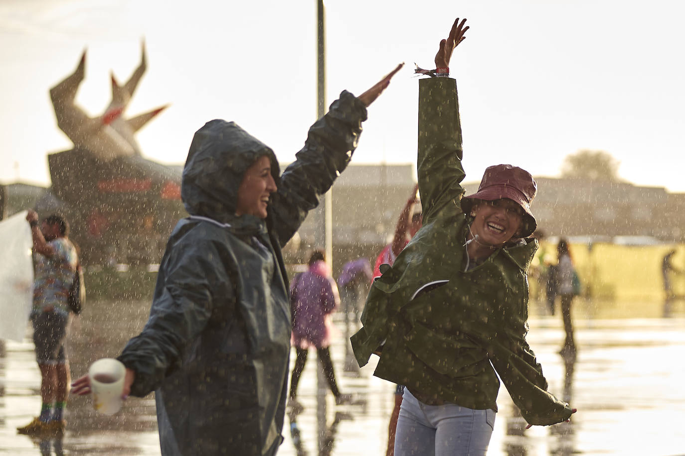Fotos: La lluvia no puede con la jornada del viernes del Sonorama 2019, 1 de 6