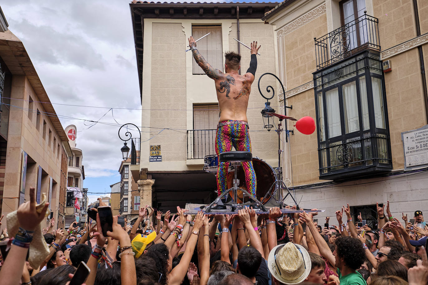 Fotos: La lluvia no puede con la jornada del viernes del Sonorama 2019, 1 de 6