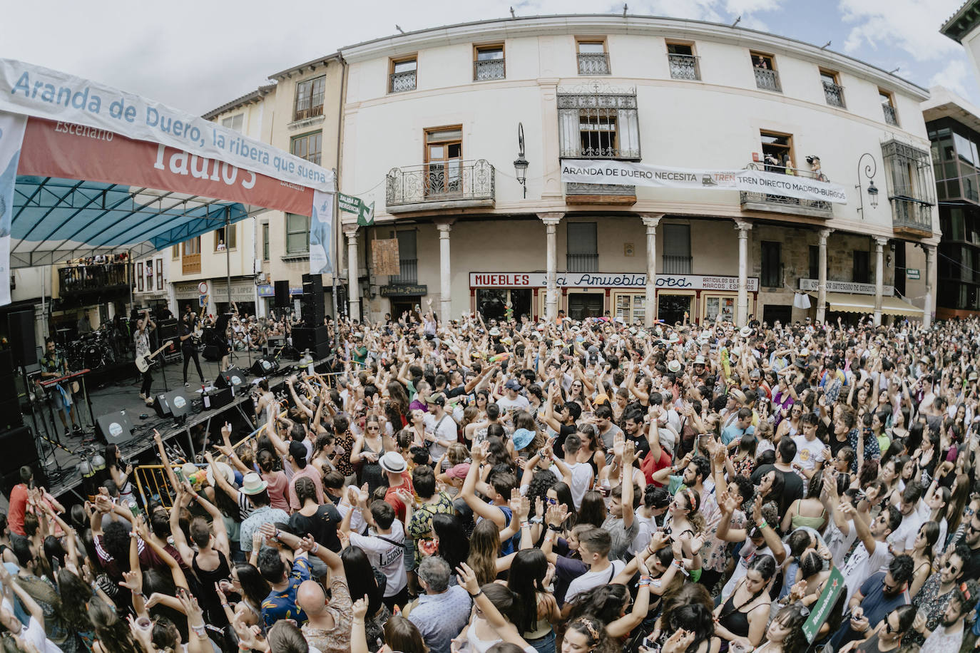 Fotos: La lluvia no puede con la jornada del viernes del Sonorama 2019, 3 de 6