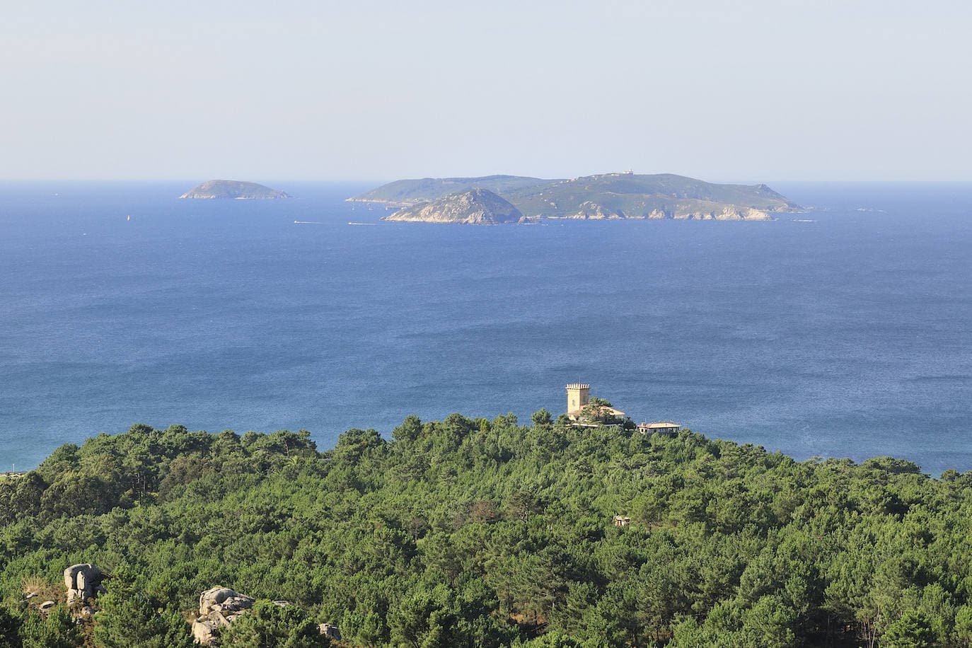 Parque Nacional Marítimo-Terrestre de las Islas Atlánticas de Galicia (Pontevedra, La Coruña).