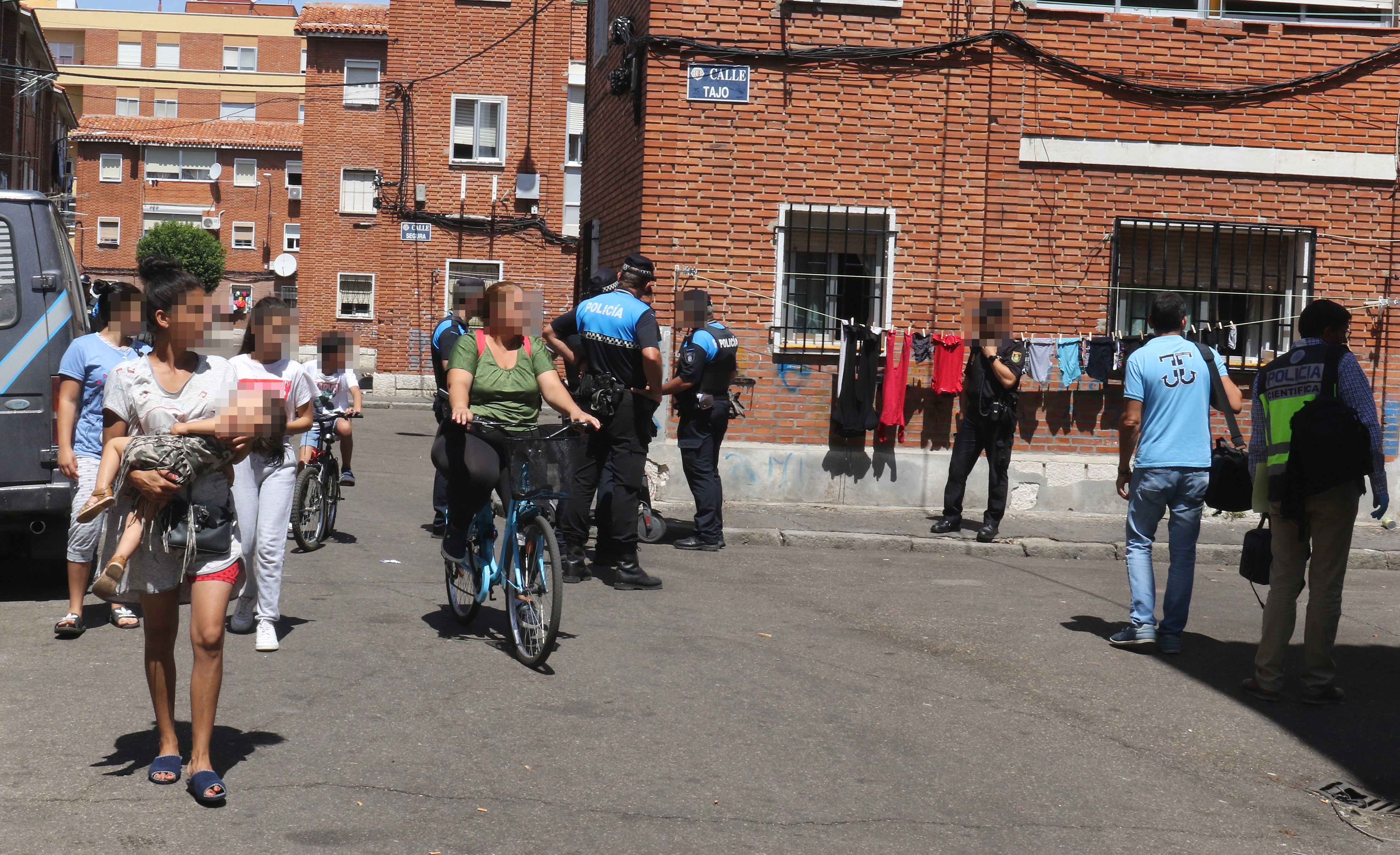 Fotos: Dos detenidos tras un tiroteo en el barrio vallisoletano de Las Viudas