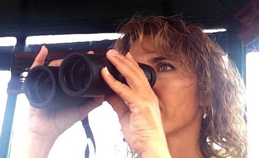 Carolina Fernández, escucha de Monte Blanco, en Puente Duero. 