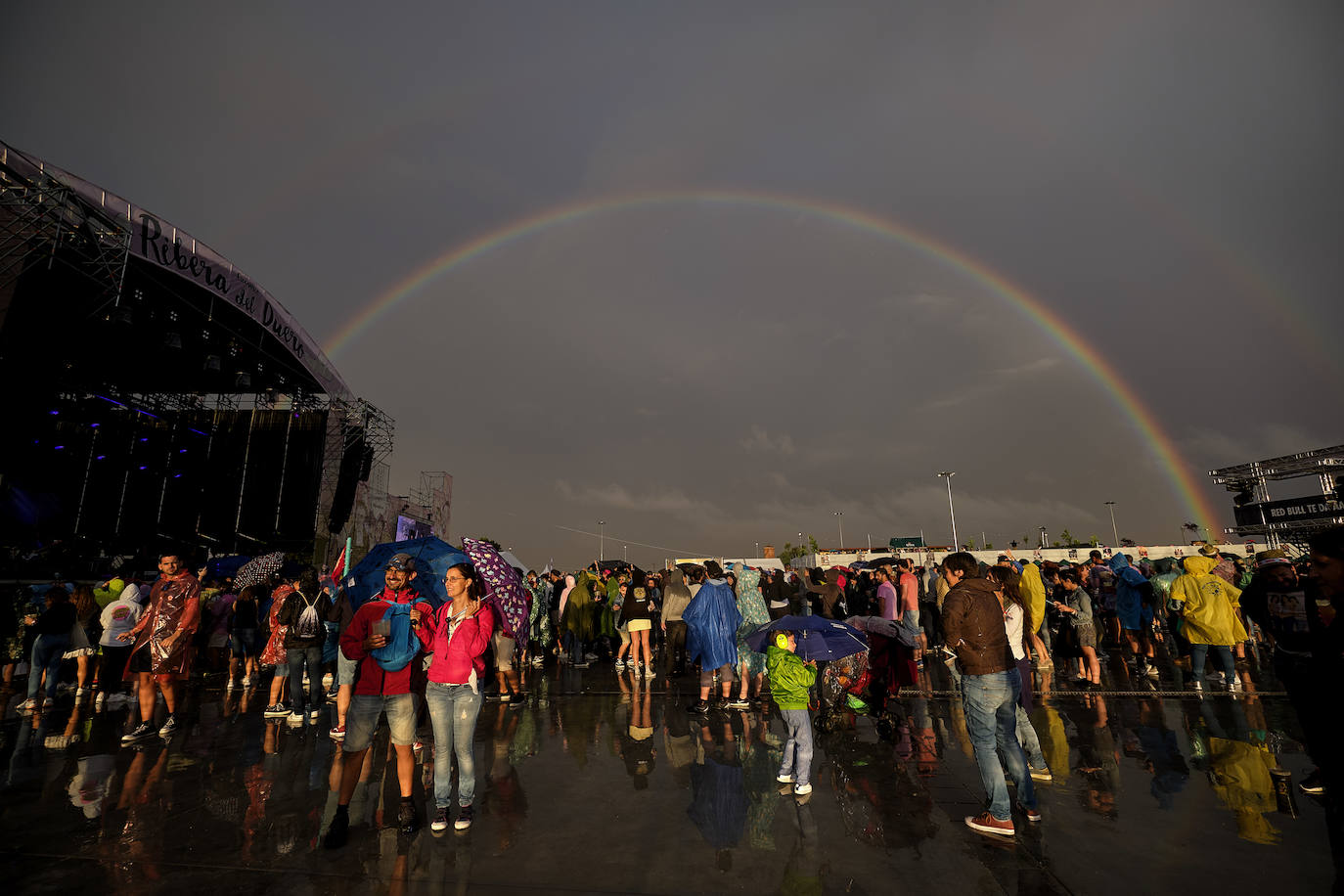 Fotos: La lluvia no puede con la jornada del viernes del Sonorama 2019, 2 de 6