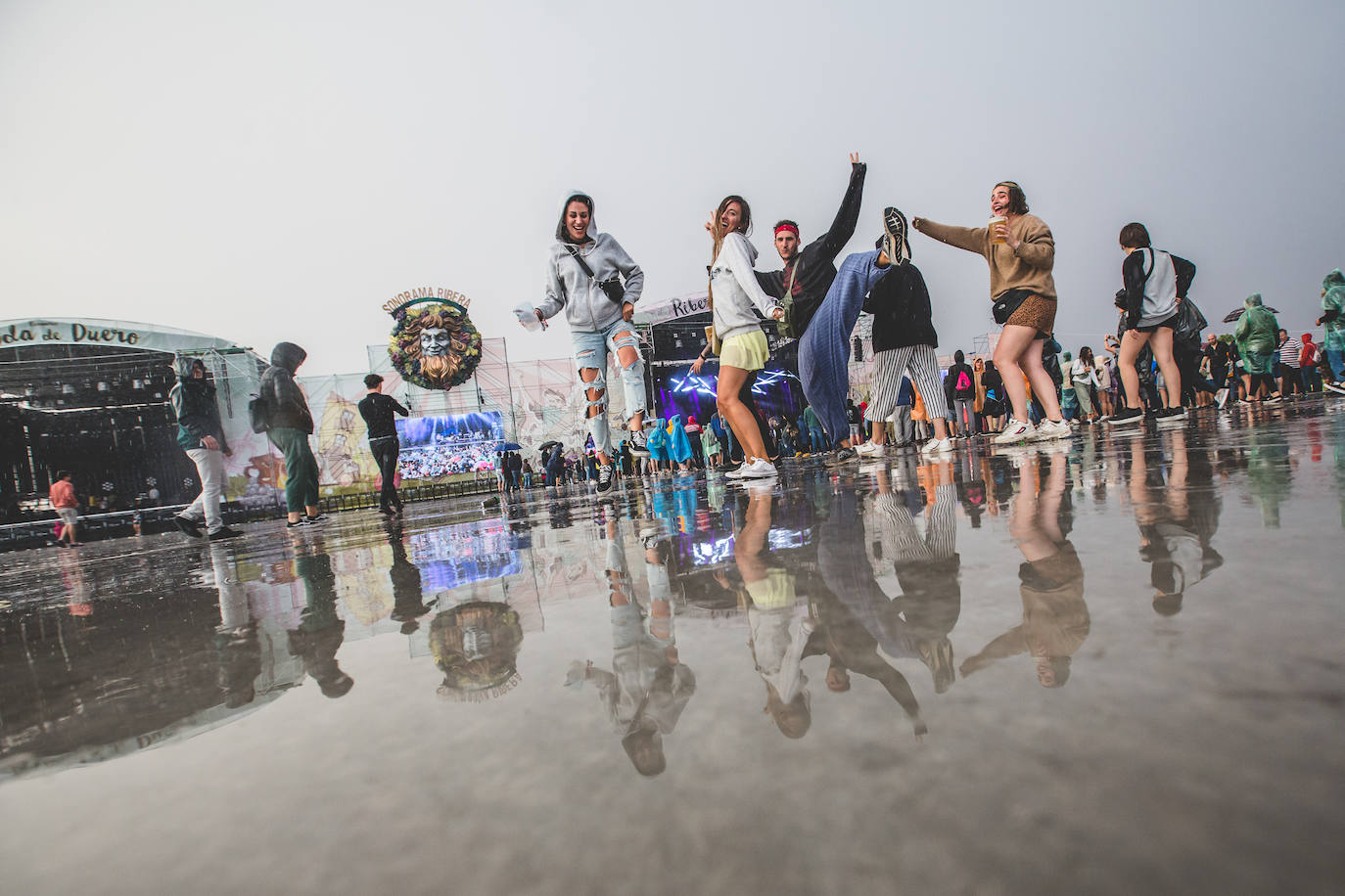 Fotos: La lluvia no puede con la jornada del viernes del Sonorama 2019, 2 de 6