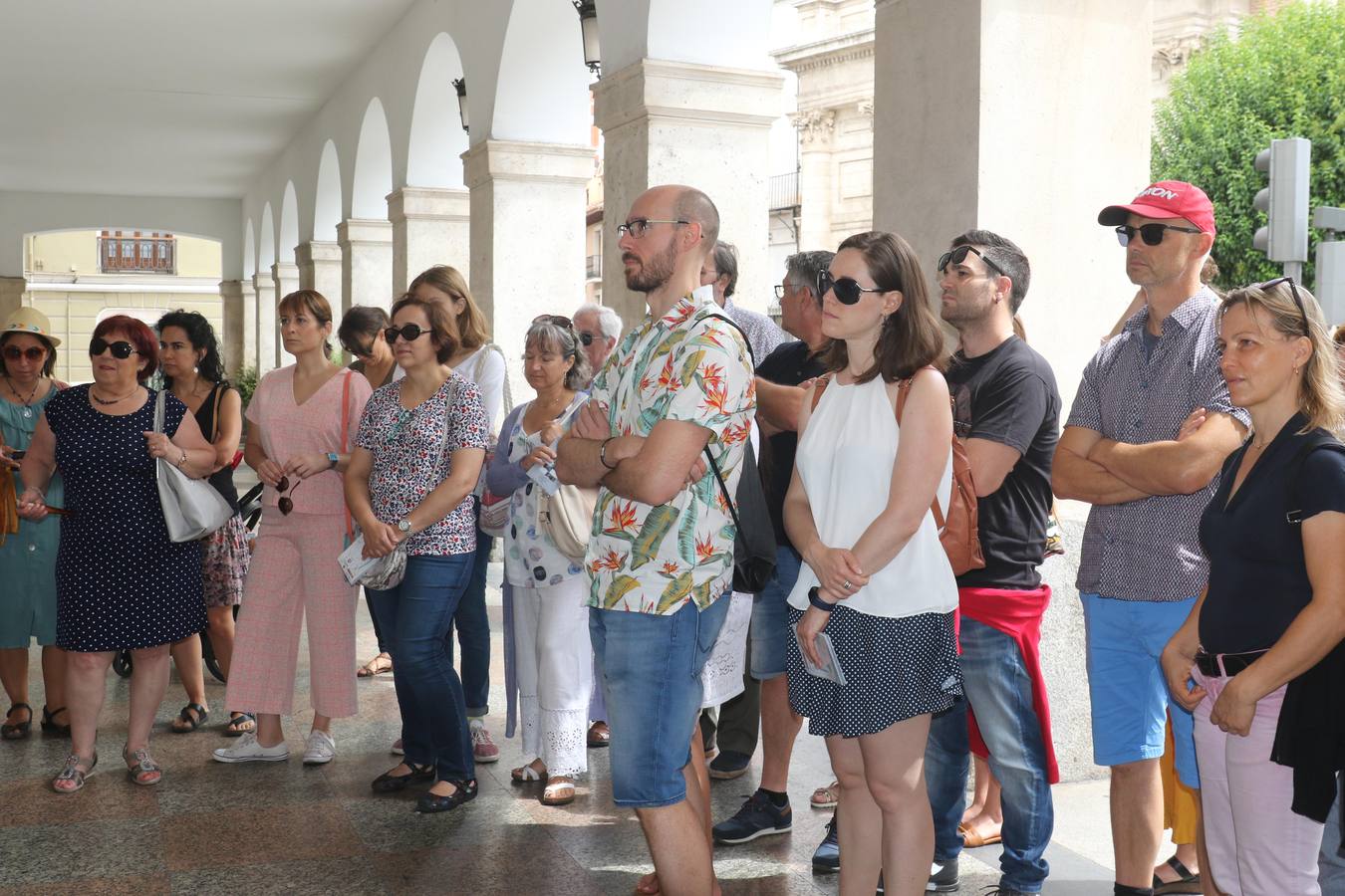 Una visita turística guiada organizada por el Ayuntamiento dentro de su iniciativa 'Paseos de Verano' para concocer la importancia que el séptimo arte tiene en la capital del Pisuerga