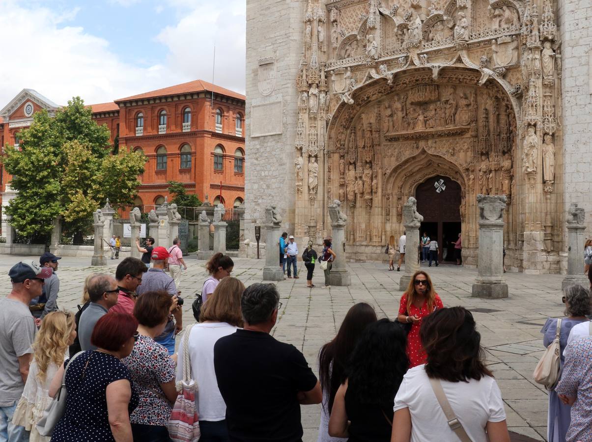 Una visita turística guiada organizada por el Ayuntamiento dentro de su iniciativa 'Paseos de Verano' para concocer la importancia que el séptimo arte tiene en la capital del Pisuerga