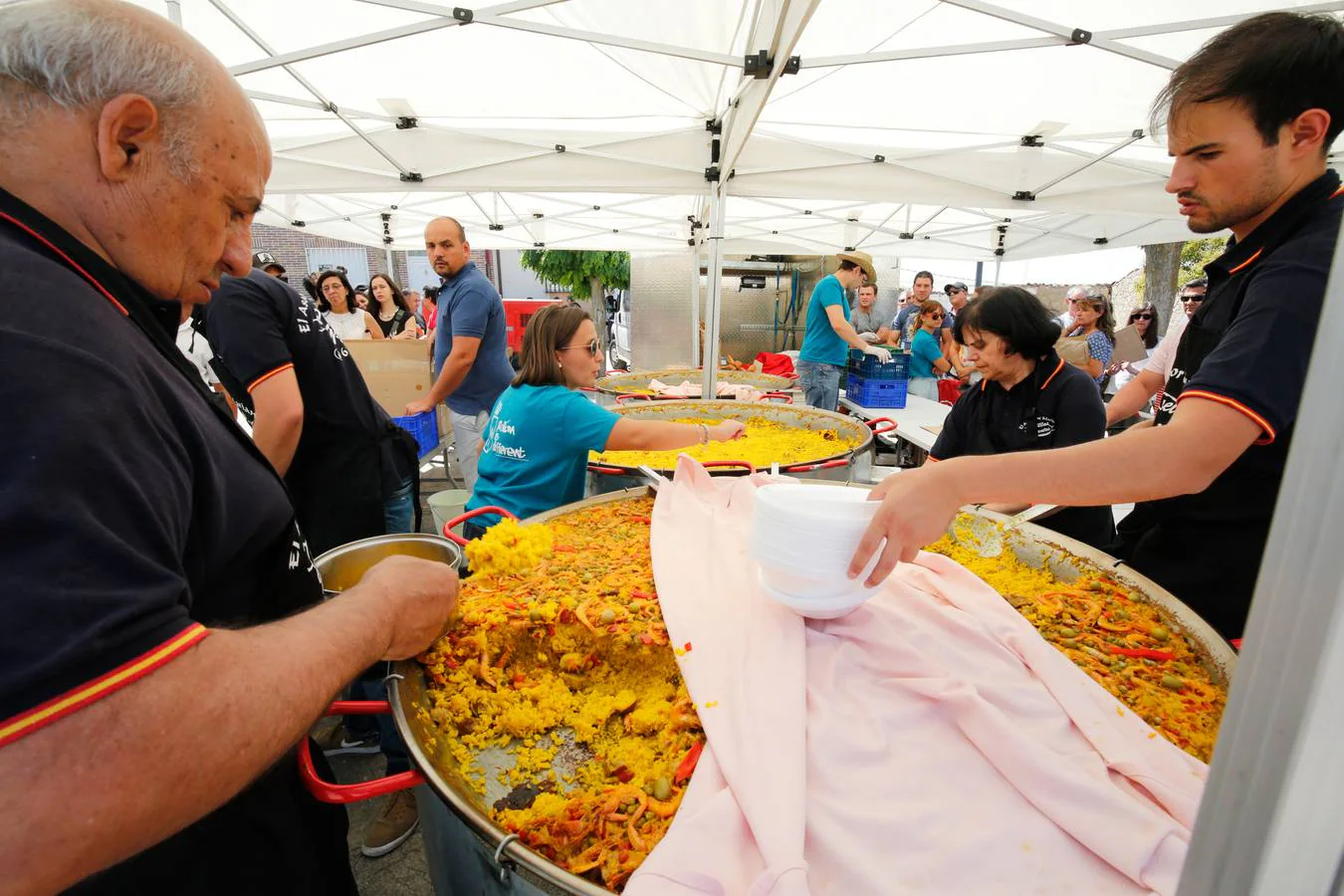 Fotos: Comida popular en Rollán