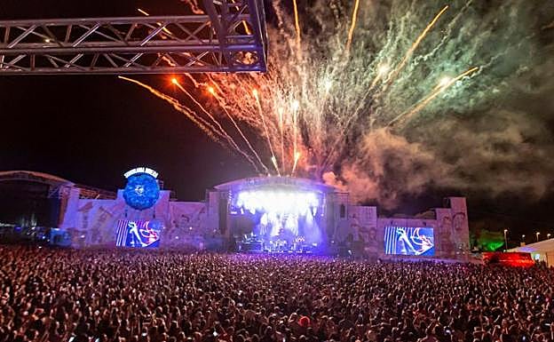 El músico español Nacho Cano durante el concierto del Festival Sonorama Ribera ofrecido esta noche en la localidad burgalesa de Aranda de Duero. 