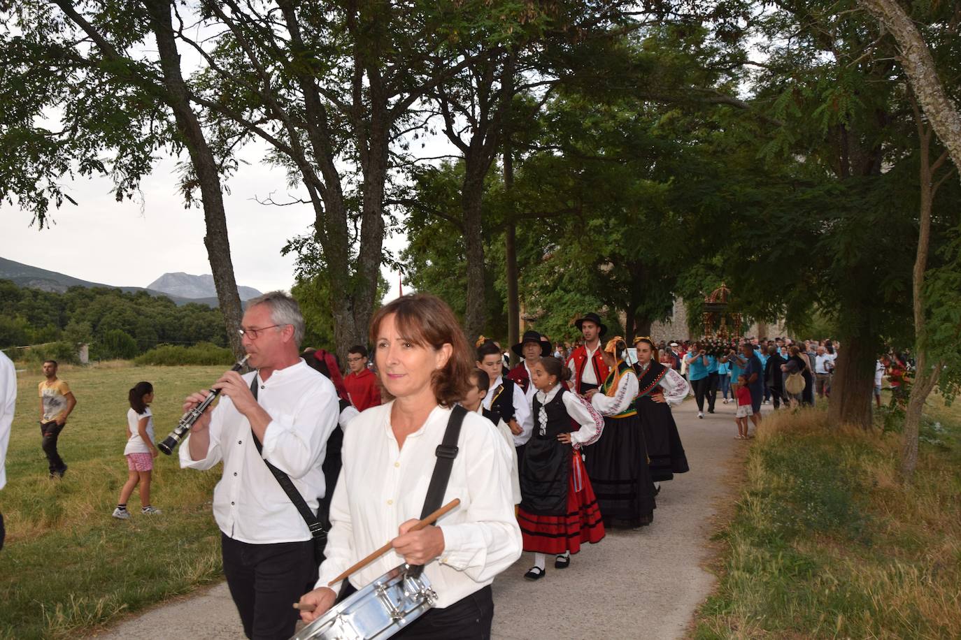 Los quintos portan la imagen. 
