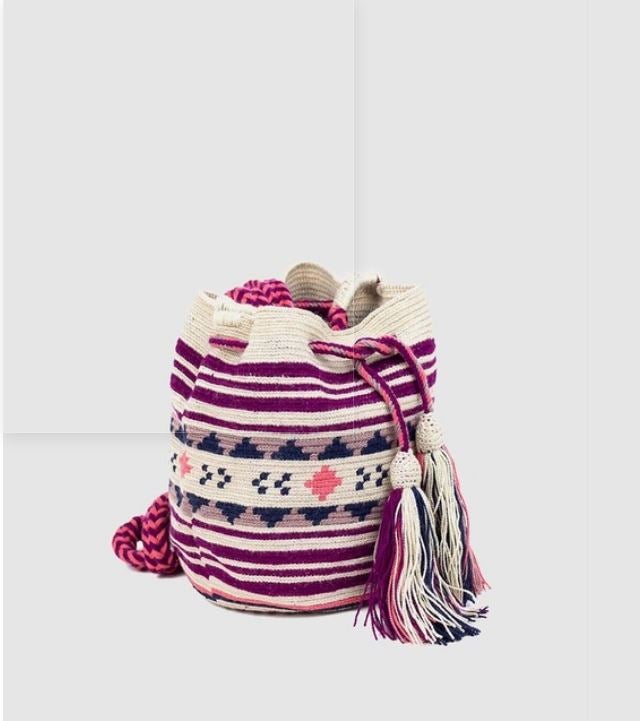 Bolso en forma de saco de crochet. El Corte Inglés