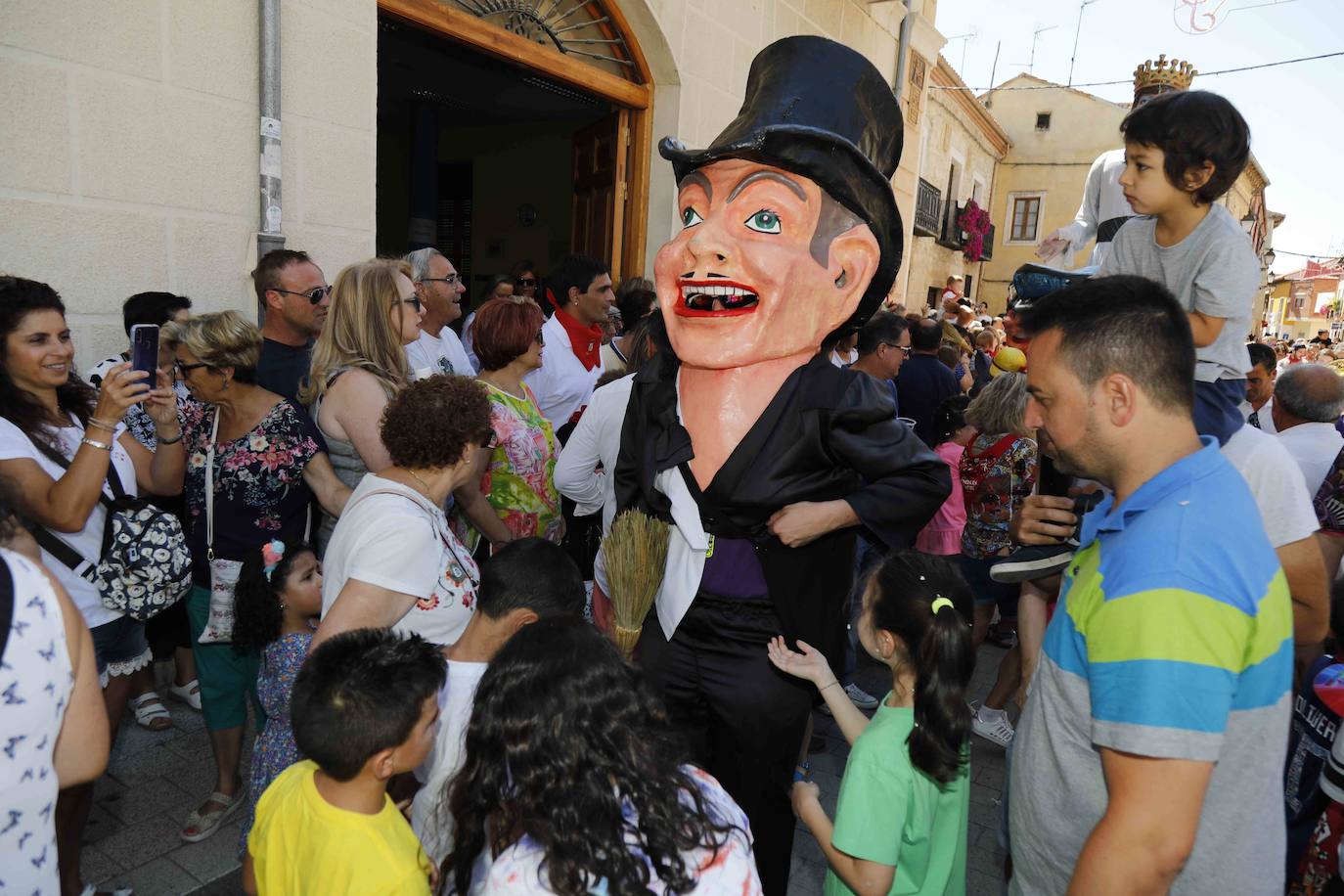 Fotos: Chupinazo y desfile de peñas de Peñafiel