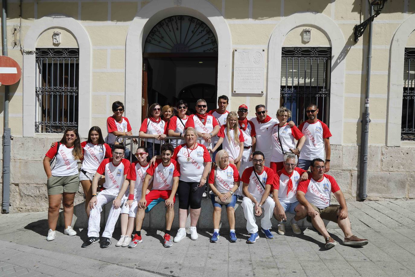 Fotos: Chupinazo y desfile de peñas de Peñafiel