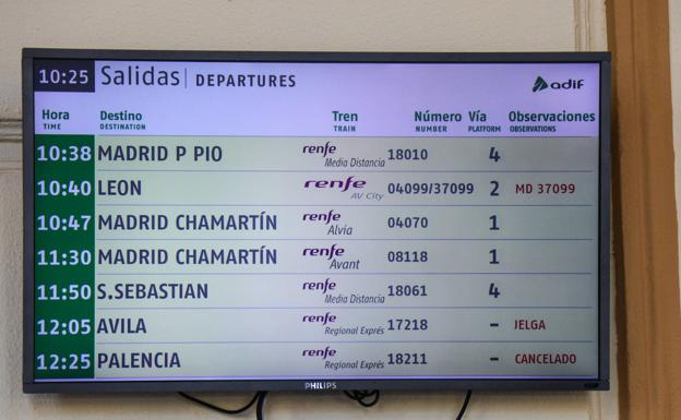 Panel de la estación de Valladolid con algunas de las cancelaciones. 