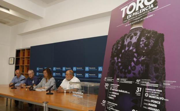 Un momento de la presentación del concurso 'Los toros desde el burladero' en la Diputación. 